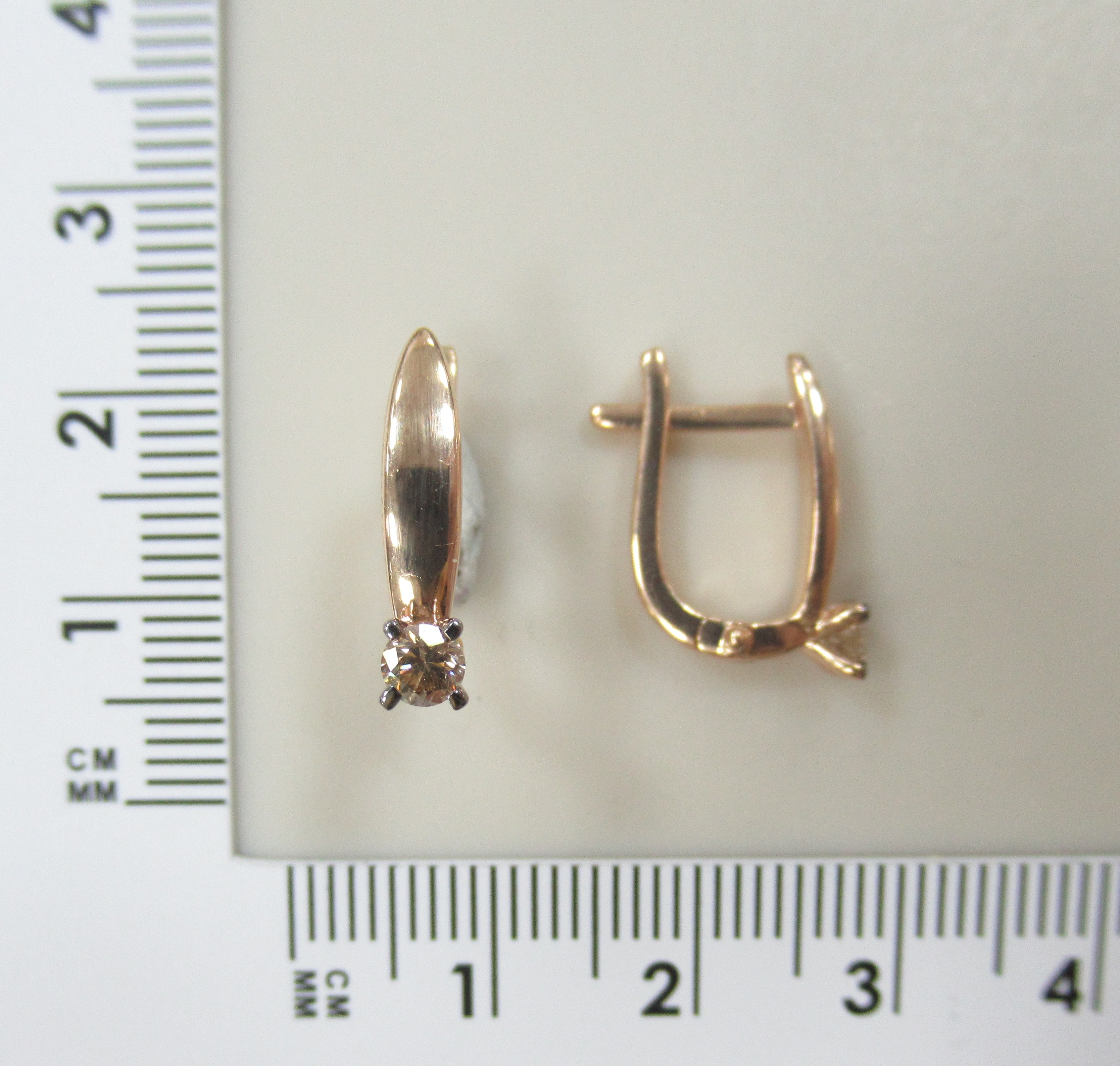 Серебряные серьги с коньячными бриллиантами